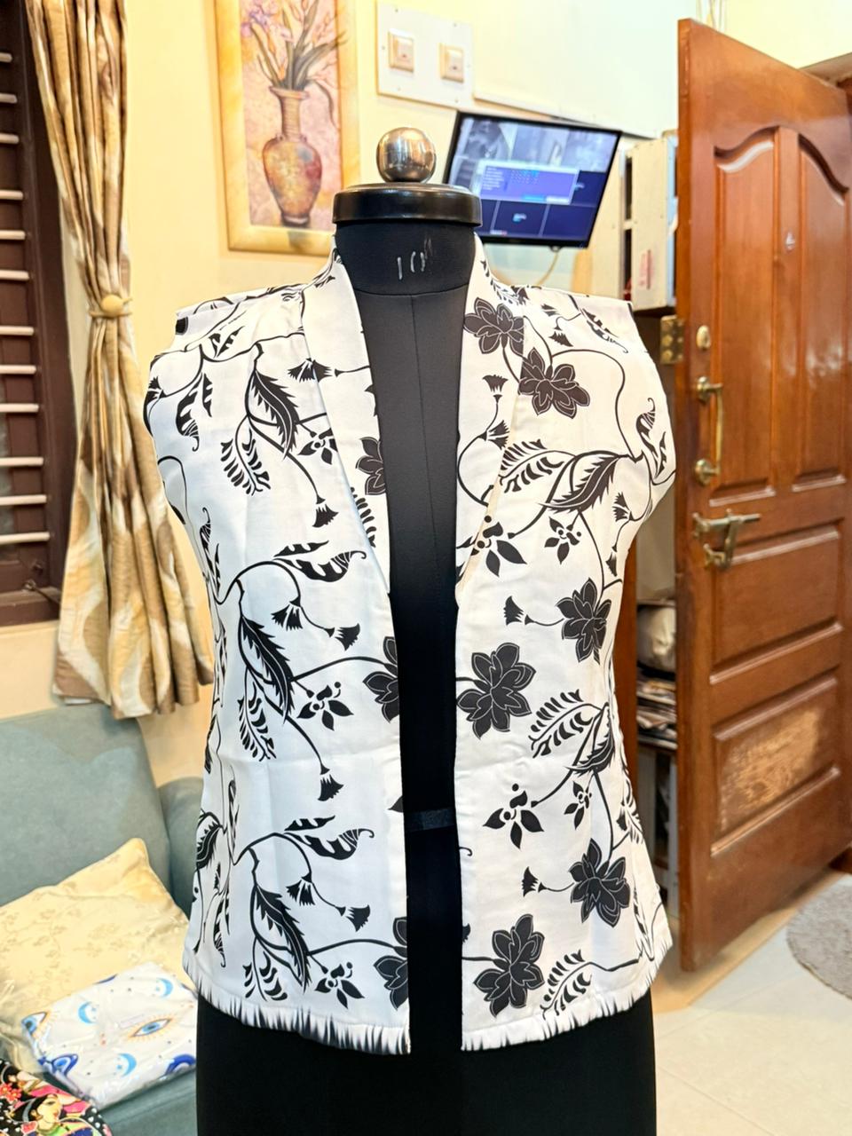 Womens 2026 Must-Have Outerwear With Soft Romantic Floral