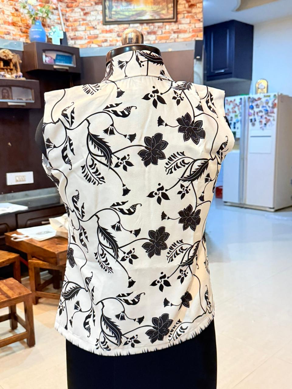 Womens 2026 Must-Have Outerwear With Soft Romantic Floral